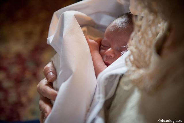 Ce rugăciuni / molitfe se citesc mamei și copilului după naștere?