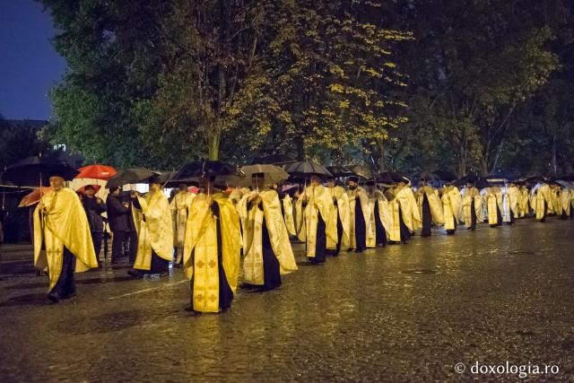 (Foto) Pașii pelerinilor pe „Calea Sfinților”, 2015