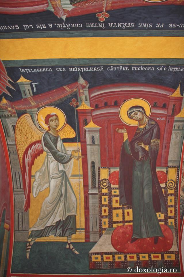 (Foto) Acatistul Bunei Vestiri – fresce din biserica „Pogorârea Sfântului Duh” din Câmpina