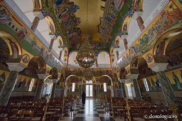 Interiorul noii catedrale închinate Sfântului Gherasim din Kefalonia