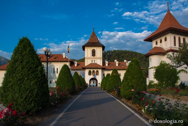 Vedere de ansamblu la Mănăstirea Brâncoveanu – Sâmbăta de Sus 