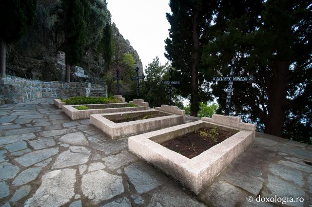 Cimitirul Mănăstirii Dionisiu