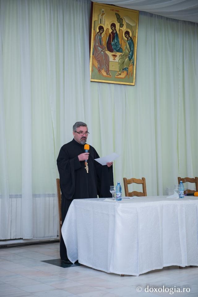 (Foto) Simpozion internaţional Întâlnirea cu Duhovnicul – Părintele Dionisie de la Colciu
