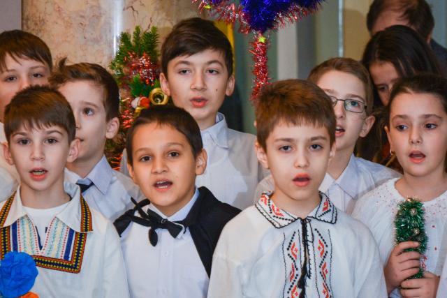 Colindători la Reședința Mitropolitană - Școala „D.D. Pătrășcanu” din Tomești