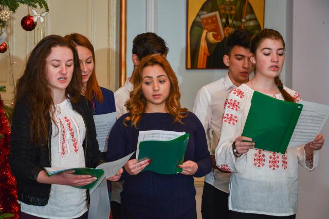 Colindători la Reședința Mitropolitană - Grup vocal de la liceul „Octav Băncilă”