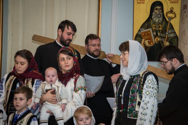 Colindători la Reședința Mitropolitană - Corul diaconilor de la Catedrala Mitropolitană, împreună cu soțiile și copiii lor