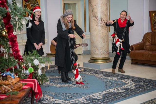 Colindători la Reședința Mitropolitană - Facultatea de Teatru, Secția Păpuși