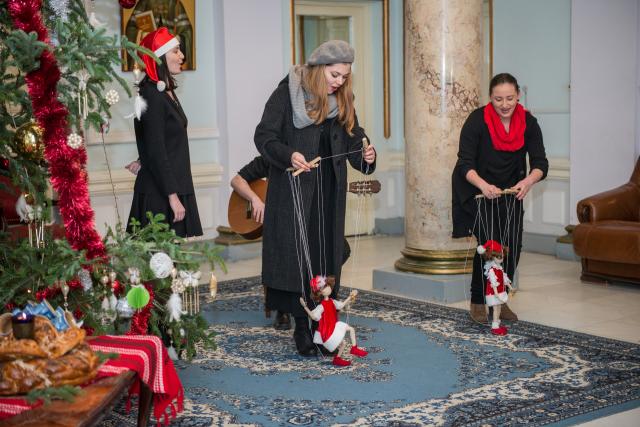 Colindători la Reședința Mitropolitană - Facultatea de Teatru, Secția Păpuși