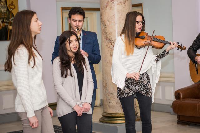 Colindători la Reședința Mitropolitană - Grup vocal-instrumental, Universitatea de Arte „George Enescu”, Iași