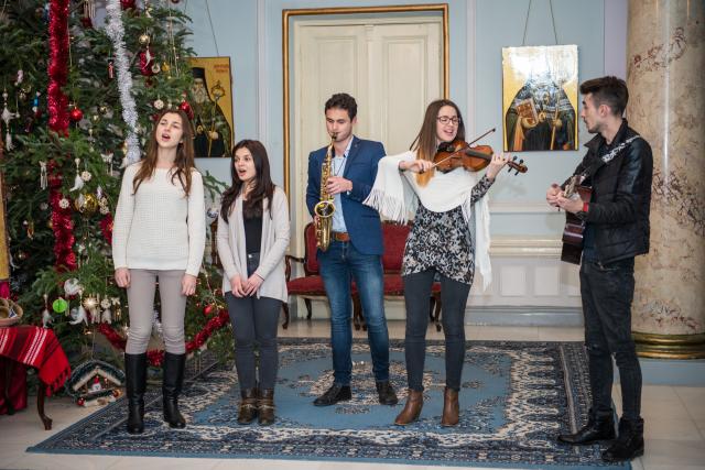 Colindători la Reședința Mitropolitană - Grup vocal-instrumental, Universitatea de Arte „George Enescu”, Iași