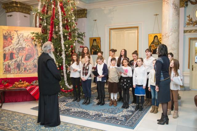 Colindători la Reședința Mitropolitană - Grupul vocal "Oltea Doamna" al Liceului "Mihai Eminescu" din Iaşi