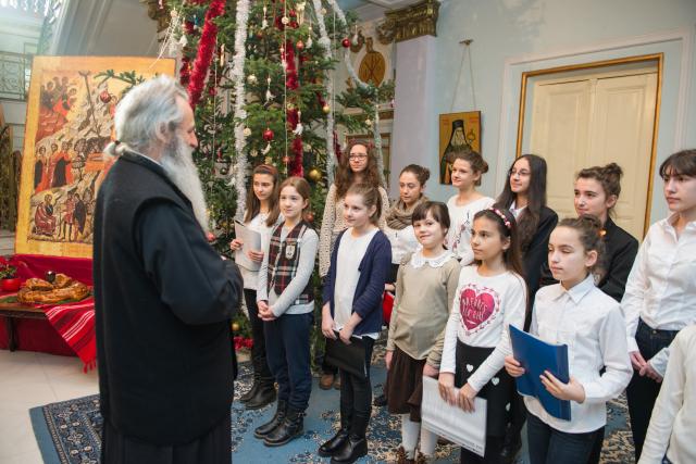 Colindători la Reședința Mitropolitană - Grupul vocal "Oltea Doamna" al Liceului "Mihai Eminescu" din Iaşi