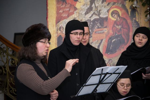Colindători la Reședința Mitropolitană - Corul maicilor de la mănăstirile Galata, Frumoasa și „Sfinții Atanasie și Chiril” din Copou
