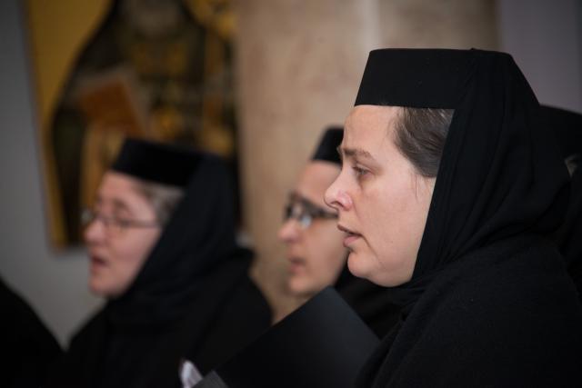Colindători la Reședința Mitropolitană - Corul maicilor de la mănăstirile Galata, Frumoasa și „Sfinții Atanasie și Chiril” din Copou