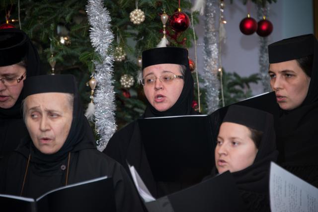 Colindători la Reședința Mitropolitană - Corul maicilor de la mănăstirile Galata, Frumoasa și „Sfinții Atanasie și Chiril” din Copou