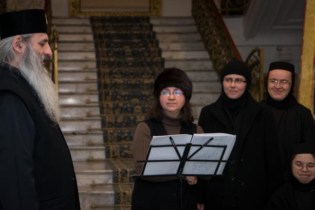 Colindători la Reședința Mitropolitană - Corul maicilor de la mănăstirile Galata, Frumoasa și „Sfinții Atanasie și Chiril” din Copou