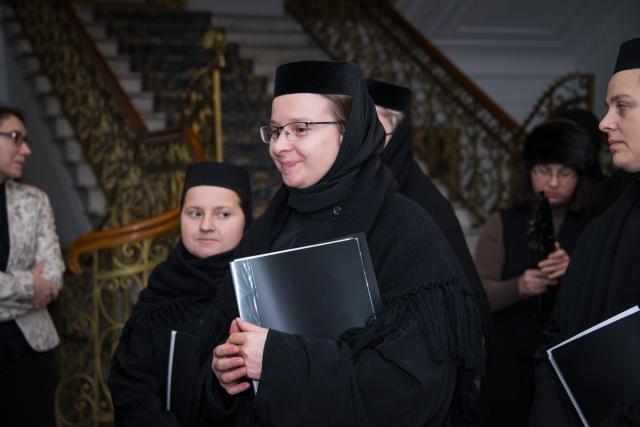 Colindători la Reședința Mitropolitană - Corul maicilor de la mănăstirile Galata, Frumoasa și „Sfinții Atanasie și Chiril” din Copou