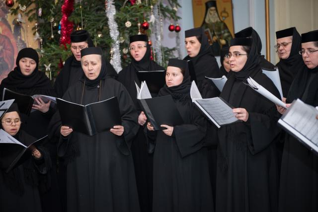 Colindători la Reședința Mitropolitană - Corul maicilor de la mănăstirile Galata, Frumoasa și „Sfinții Atanasie și Chiril” din Copou