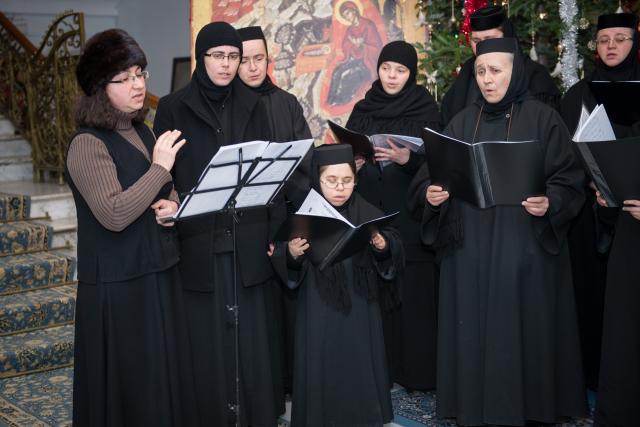 Colindători la Reședința Mitropolitană - Corul maicilor de la mănăstirile Galata, Frumoasa și „Sfinții Atanasie și Chiril” din Copou