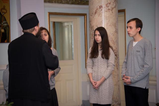 Colindători la Reședința Mitropolitană - preotul Constantin Ipatov cu familia