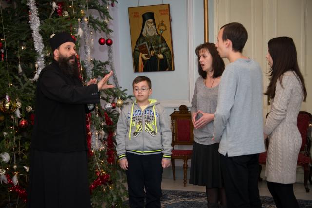 Colindători la Reședința Mitropolitană - preotul Constantin Ipatov cu familia