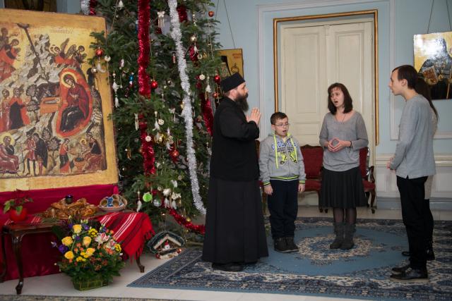 Colindători la Reședința Mitropolitană - preotul Constantin Ipatov cu familia