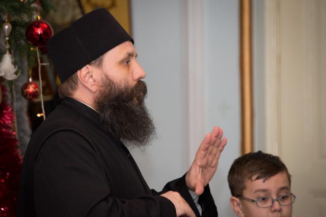 Colindători la Reședința Mitropolitană - preotul Constantin Ipatov cu familia