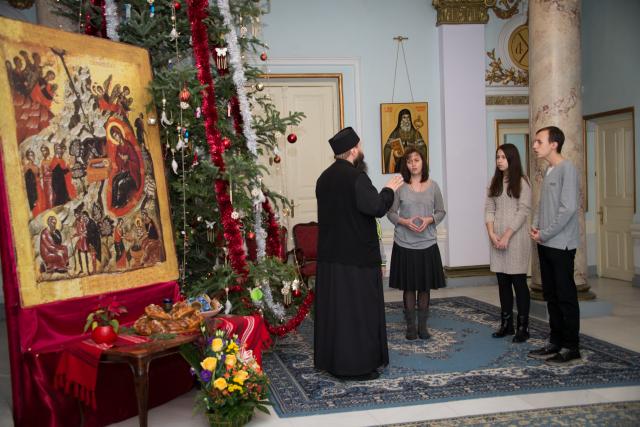 Colindători la Reședința Mitropolitană - preotul Constantin Ipatov cu familia