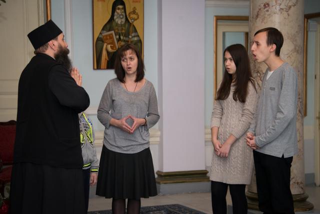 Colindători la Reședința Mitropolitană - preotul Constantin Ipatov cu familia