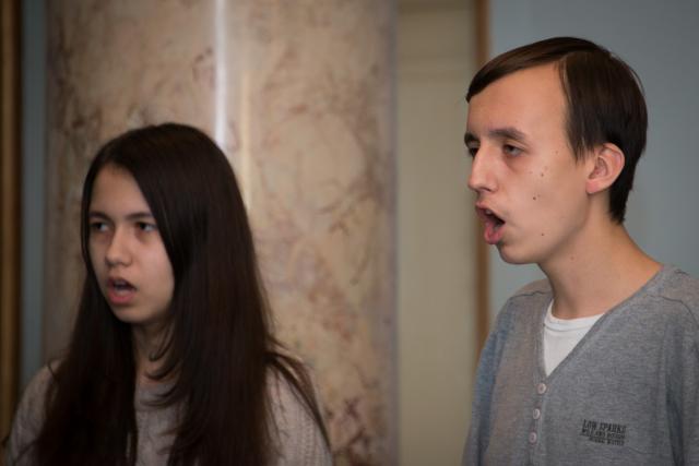 Colindători la Reședința Mitropolitană - preotul Constantin Ipatov cu familia