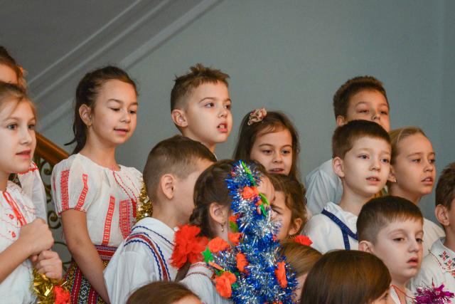 Colindători la Reședința Mitropolitană - Școala „D.D. Pătrășcanu”, clasa I A
