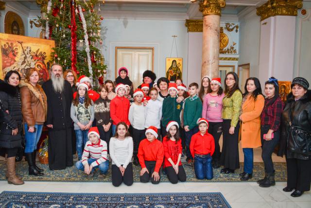 Colindători la Reședința Mitropolitană - Școala „George Călinescu” din Iași