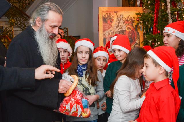 Colindători la Reședința Mitropolitană - Școala „George Călinescu” din Iași