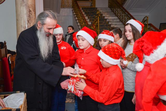 Colindători la Reședința Mitropolitană - Școala „George Călinescu” din Iași