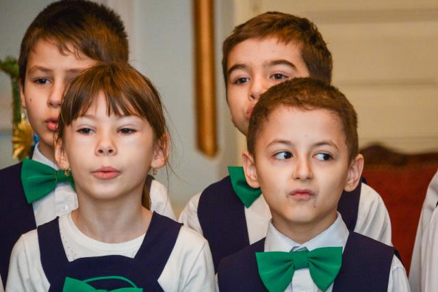 Colindători la Reședința Mitropolitană - Școala „George Călinescu” din Iași, clasa a II-a