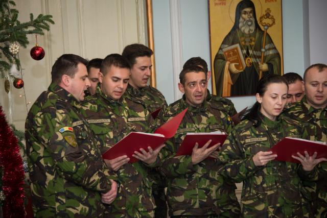 Colindători la Reședința Mitropolitană - Corul „Străjerii” ai Brigăzii 15 Mecanizate, Iași