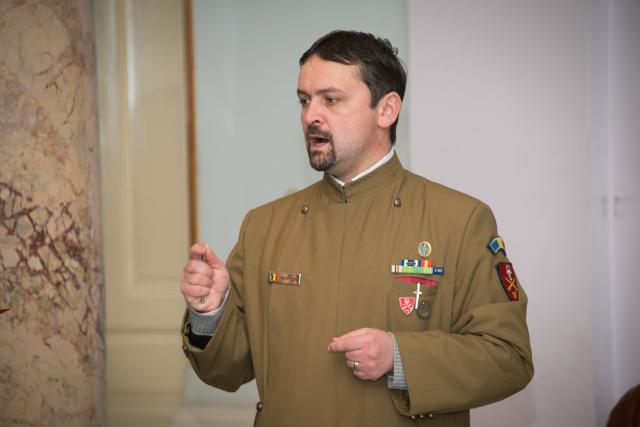 Colindători la Reședința Mitropolitană - Corul „Străjerii” ai Brigăzii 15 Mecanizate, Iași