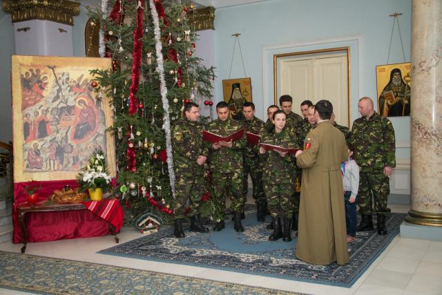 Colindători la Reședința Mitropolitană - Corul „Străjerii” ai Brigăzii 15 Mecanizate, Iași