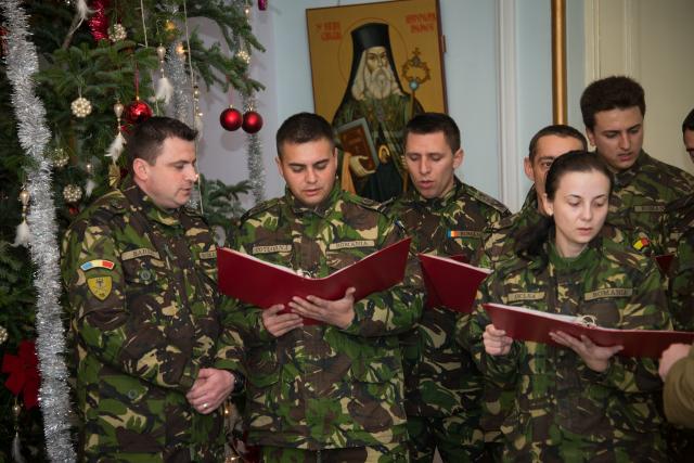 Colindători la Reședința Mitropolitană - Corul „Străjerii” ai Brigăzii 15 Mecanizate, Iași