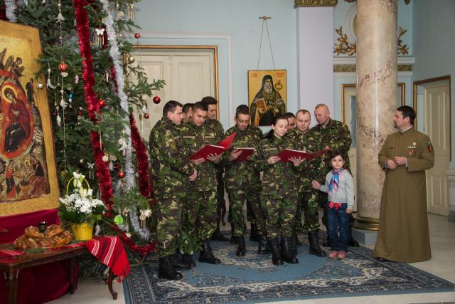 Colindători la Reședința Mitropolitană - Corul „Străjerii” ai Brigăzii 15 Mecanizate, Iași