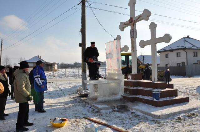 Cruce de gheață în Parohia Brusturi din județul Neamț