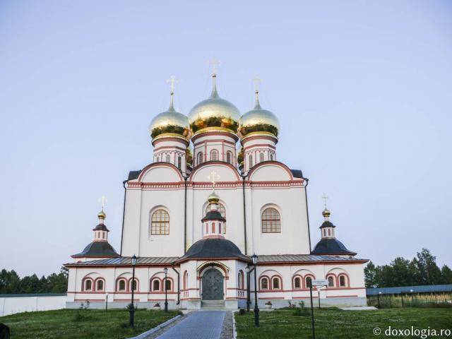 (Foto) Mănăstirea din ostrovul Valdai – Rusia 