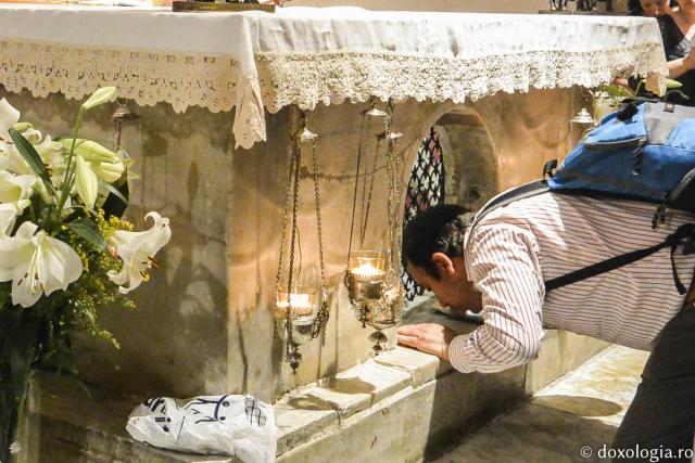 (Foto) Pelerini români la moaștele Sfântului Ierarh Nicolae din Bari, Italia