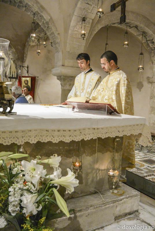 (Foto) Pelerini români la moaștele Sfântului Ierarh Nicolae din Bari, Italia
