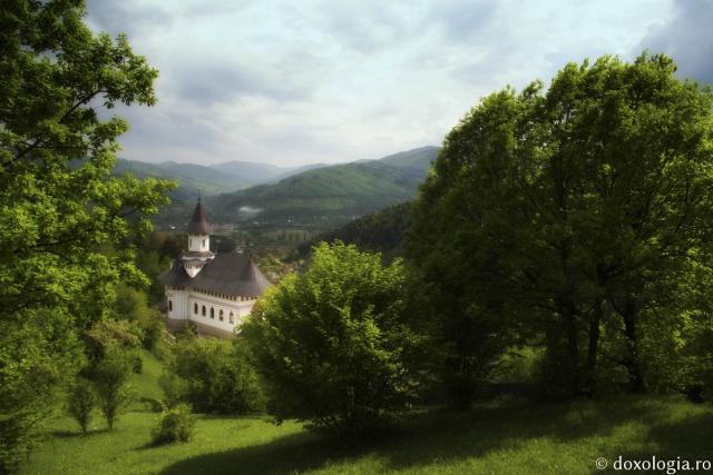 (Foto) Primăvara la Mănăstirea Pângărați 