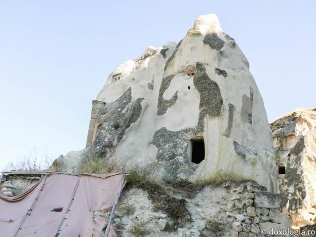 (Foto) Casa și staulul în care a locuit Sfântul Ioan Rusul – Urgup, Turcia