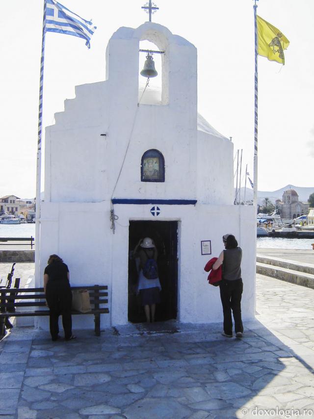 (Foto) Biserica „Sfântul Ierarh Nicolae” din portul Insulei Eghina
