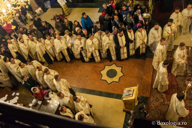 A doua zi de hram ‒ Zeci de preoți au slujit Sfânta Liturghie în Catedrala Mitropolitană (galerie FOTO)