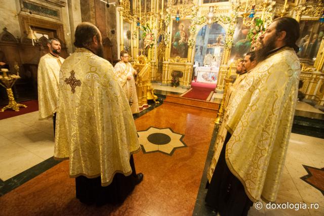 Priveghere închinată Sfântului Apostol Andrei, la Catedrala Mitropolitană (galerie FOTO)