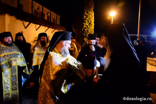 Slujbă de Priveghere la Mănăstirea Neamț, în cinstea Sfântului Cuvios Paisie Velicicovschi (galerie FOTO)